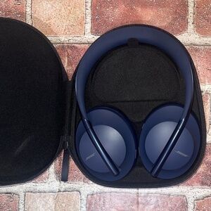 Pre-Owned Bose Headphones 700 Wireless Noise Cancelling Triple Midnight